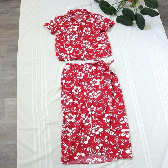 Hilo Hattie the Hawaiian red hibiscus flower 2 piece shirt and skirt set - Picture 6 of 8